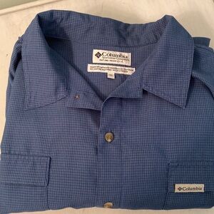 2/$32 Columbia Spotswear Co dark blue buttons down shirt
